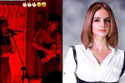 Hrithik Roshan's Rumoured GF Saba Azad Reunites With Ex Imaad Shah For Performance; Sussanne Khan Attends