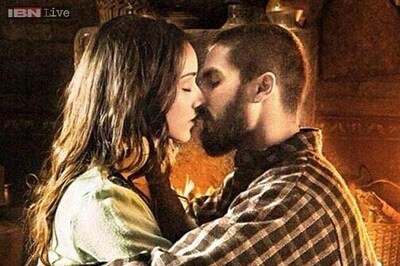 Bollywood praises Vishal Bhardwaj's 'Haider'; will it become the greatest film of all time?