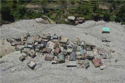 Locals struggle for food, shelter in flood-ravaged areas