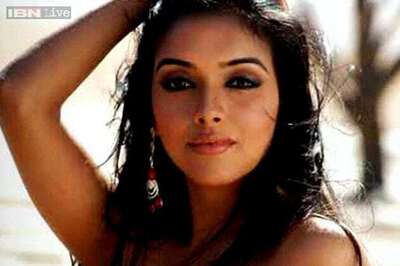 'Ghajini' actress Asin Thottumkal celebrates her 29th birthday in Paris