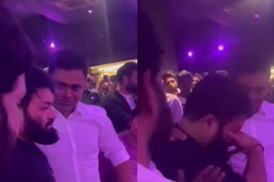 Varisu: Thaman S Breaks Down After Watching Vijay Film, Director Vamshi Consoles Him; Watch