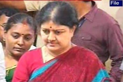 TN Police violated court order: Sasikala