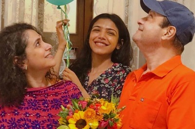 Happy Birthday Sachin Pilgaonkar and Supriya Pilgaonkar: Top Marathi Movies of the Couple; Watch Sachin Wishes Supriya With a Song