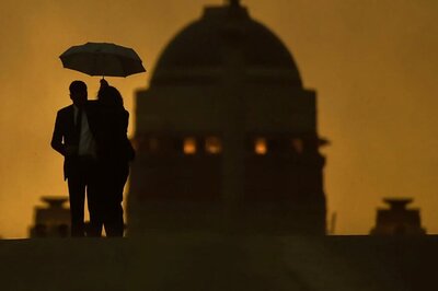 Dust Storm, Rain in Delhi Bring Slight Relief from Heat; Five Flights Diverted