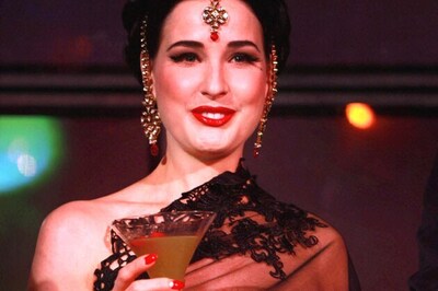 Burlesque dancer Dita Von Teese learns to drape a saree