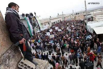 US closes Syrian embassy as diplomacy collapses