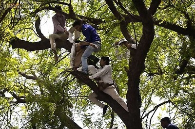 New Delhi DM flays police for refusing to join Gajendra Singh suicide probe, says it's against law