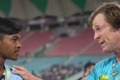 Watch: Jonty Rhodes Meets Ball Boy Who Took an Impressive Catch During LSG vs KKR Game at Ekana