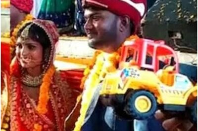 UP: 'Bulldozers' Given as Gifts in Wedding in Prayagraj