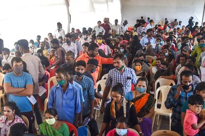 As Scientists Eye Beginning of End to Covid, Lessons on Vaccination from India & Updates From Around the World