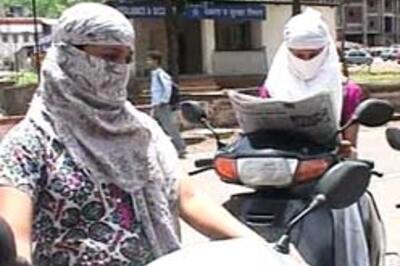 Pune girls cover up against pollution, cops say no