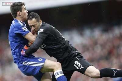 Chelsea midfielder Oscar out of hospital after head knock