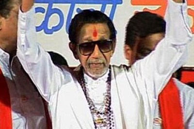 Show black flags to Rahul, says Bal Thackeray