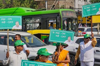 Delhi: AAP Claims 2 MLAs Detained by Police During 'Red Light On, Gaadi Off' Campaign