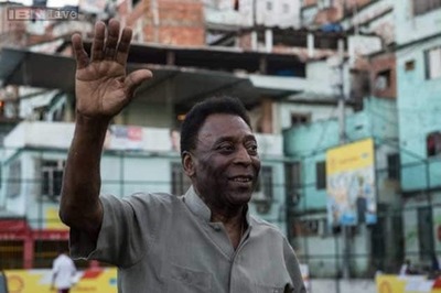 Pele 'recovering' after surgery