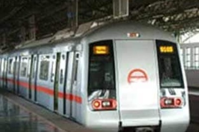 Delhi Metro mishap: two injured