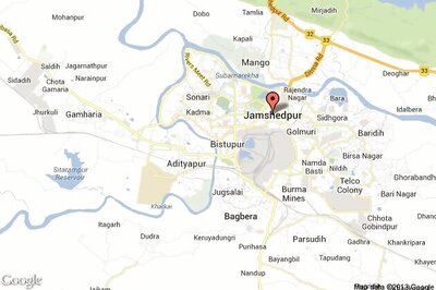 Miscreants rob house, shoot owner