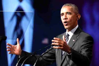 Obama Warns of Social Media Risks, Says Society Being Splintered by Online Biases