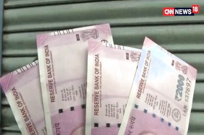 Rupee Slides 65 Paise against US Dollar as Investors Cut Down on Risks