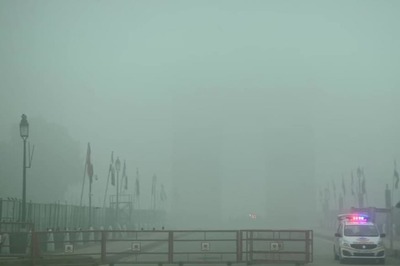 22 Trains Delayed, 5 Flights Diverted as Dense Fog Envelops Delhi; Mercury Settles at 7 Degrees