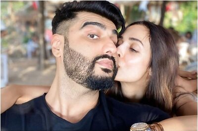 Arjun Kapoor, Malaika Arora's Kiss of Love is the Mushiest New Year Picture You'll See Today