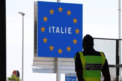 In Massive Mob Swoop, Italian Police Arrest Over 300 People, Including Politicians