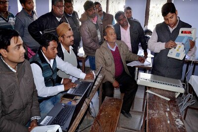Election Commission Mulls Legal Action Against Cyber Expert Claiming EVMs Were Hacked