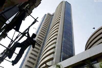 Sensex, Nifty touch new highs, IT stocks rise