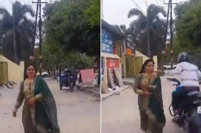 VIDEO | Ghaziabad Woman Loses Chain to Snatcher While Filming Reel on Road