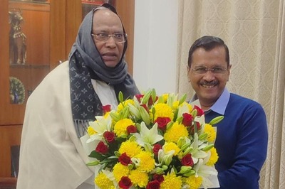 Kharge, Kejriwal Talk Seats; Internet Can’t Wrap Its Head Around Congress Chief’s 'Muffler Man' Avatar