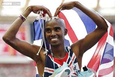 Mo Farah wins 10,000 metres gold medal at World Championships