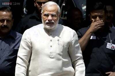 PM Modi assures Raman Singh of assistance in Bhilai gas leak
