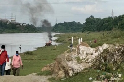 Health Scare in Jharkhand's Ramgarh as Locals Allege Disposal of Covid-19 Positive Bodies, PPE Kits in Damodar River