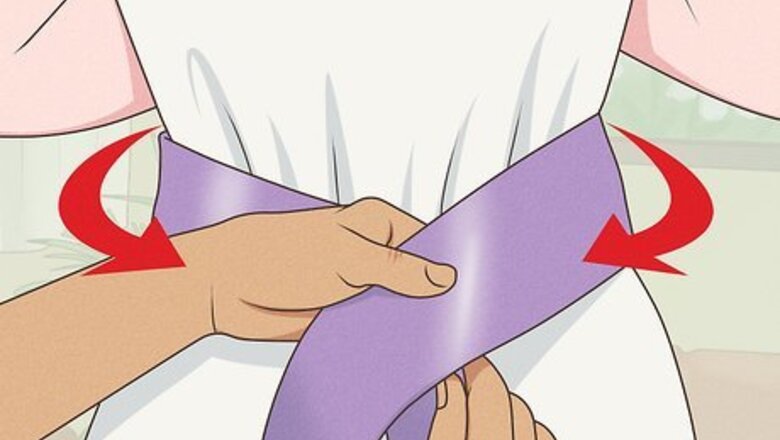How to Tie a Perfect Sash Bow on a Dress