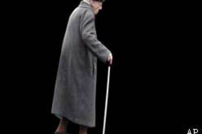 Leave me, 98-yr-old tells young admirer