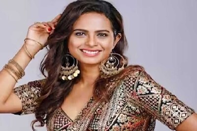 Amruta Dhongade Receives Custom-made Bigg Boss Marathi Trophy From Fan