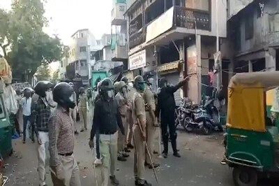 Mob Hurls Stones at Police in Ahmedabad amid Covid-19 Lockdown, 15 Detained