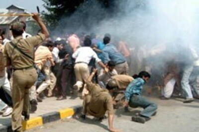Police fire teargas on Kashmir protestors