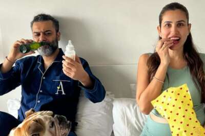 Watch: Mom-To-Be Sonnalli Seygall Performs 'Yoni Mudra' Pose To Balance 'Feminine Energy'