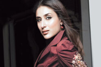 Bebo celebrates her b'day in Kargil