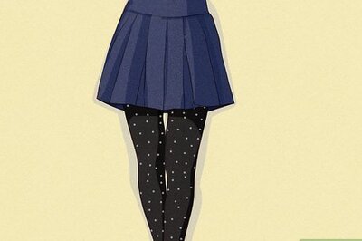 How to Wear Tights with a Skirt