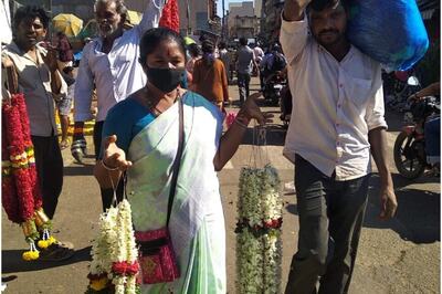 When You Can't Work from Home: Amid Push for Social Distancing, This Bengaluru Market is Crowded