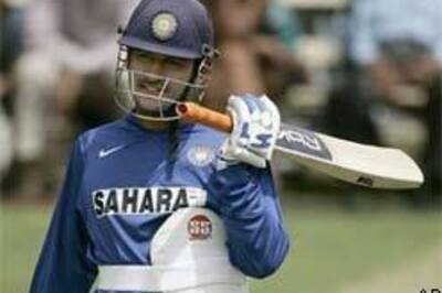 Dhoni skips questions on Dravid, Ganguly
