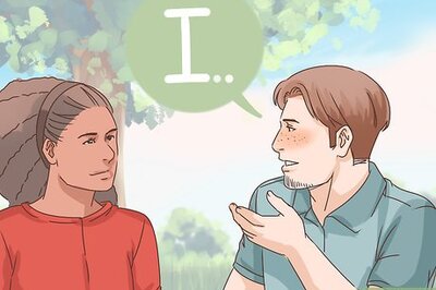 How to Ask Your Girlfriend to Stop Talking to a Guy