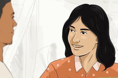 How to Tell if a Libra Woman Likes You