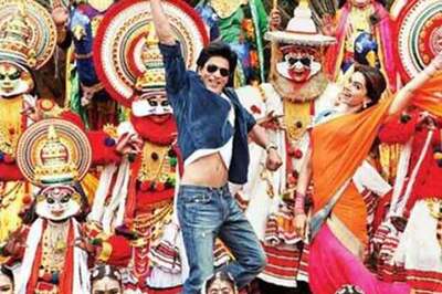 Snapshot: Shah Rukh, Deepika's colourful dance in 'Chennai Express'