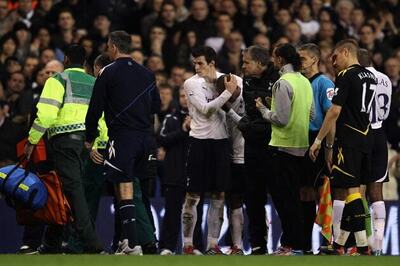 Muamba showing signs of recovery: hospital