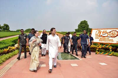 Cong Alleges Vendetta after Withdrawal of Gandhis' SPG Cover; Party Workers Protest Near Shah's Home