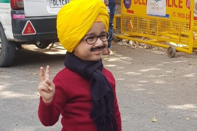 Young Boy Dressed As Arvind Kejriwal, Bhagwant Mann Breaks the Internet As AAP Set to Sweep Punjab