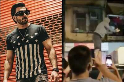 Ranveer Singh Trolled for Greeting Crowd of Fans Atop His Car Amid Coronavirus, Watch Video